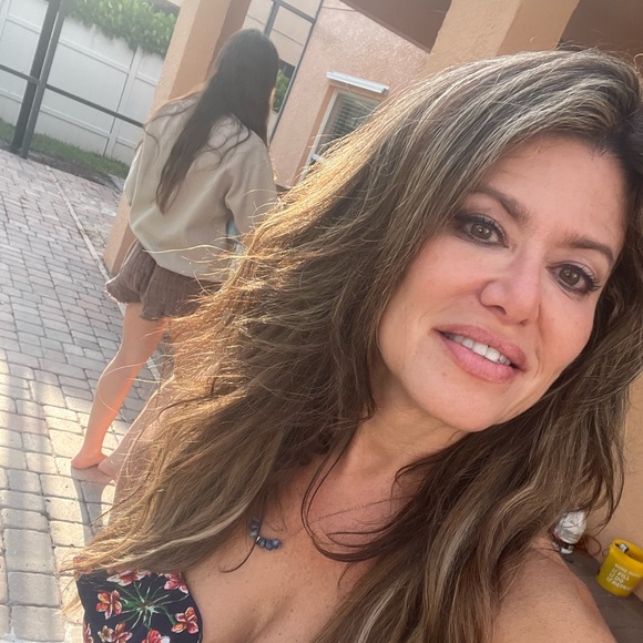 Meet your Posher, Marianne - Picture 1 of 2